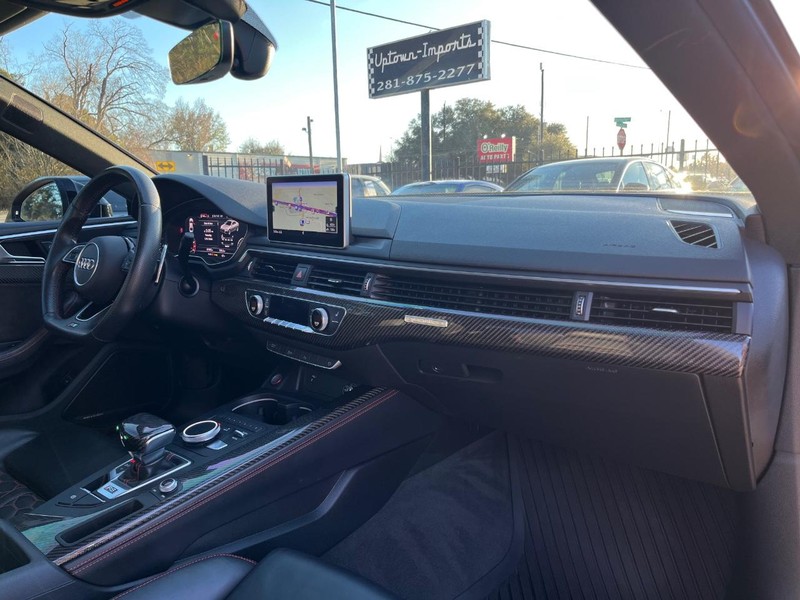 Audi RS 5 Coupe Vehicle Full-screen Gallery Image 14