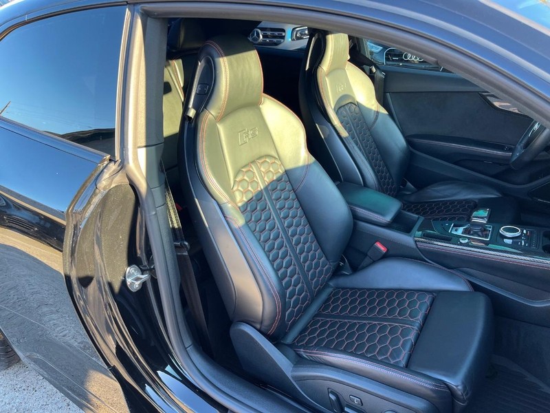 Audi RS 5 Coupe Vehicle Full-screen Gallery Image 15