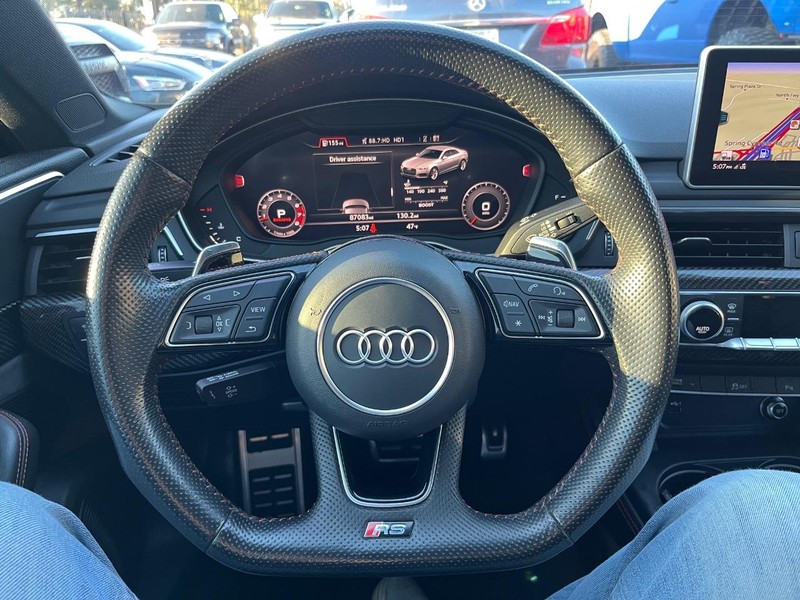 Audi RS 5 Coupe Vehicle Full-screen Gallery Image 18