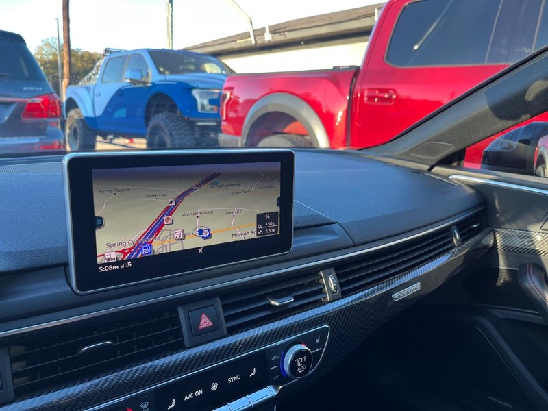 Audi RS 5 Coupe Vehicle Full-screen Gallery Image 24