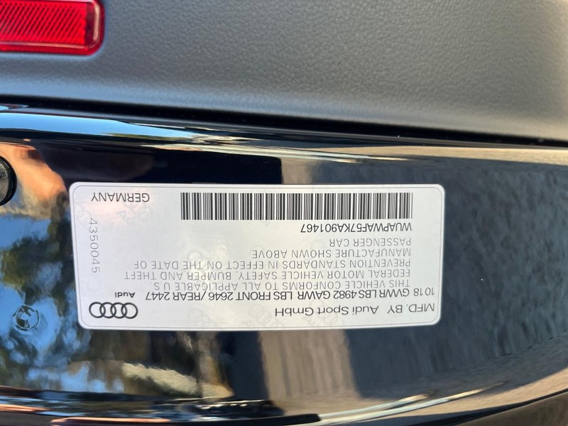 Audi RS 5 Coupe Vehicle Full-screen Gallery Image 29