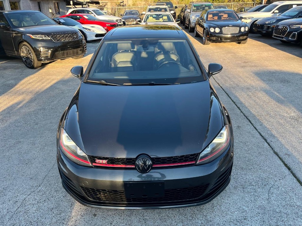 Volkswagen Golf GTI Vehicle Full-screen Gallery Image 03