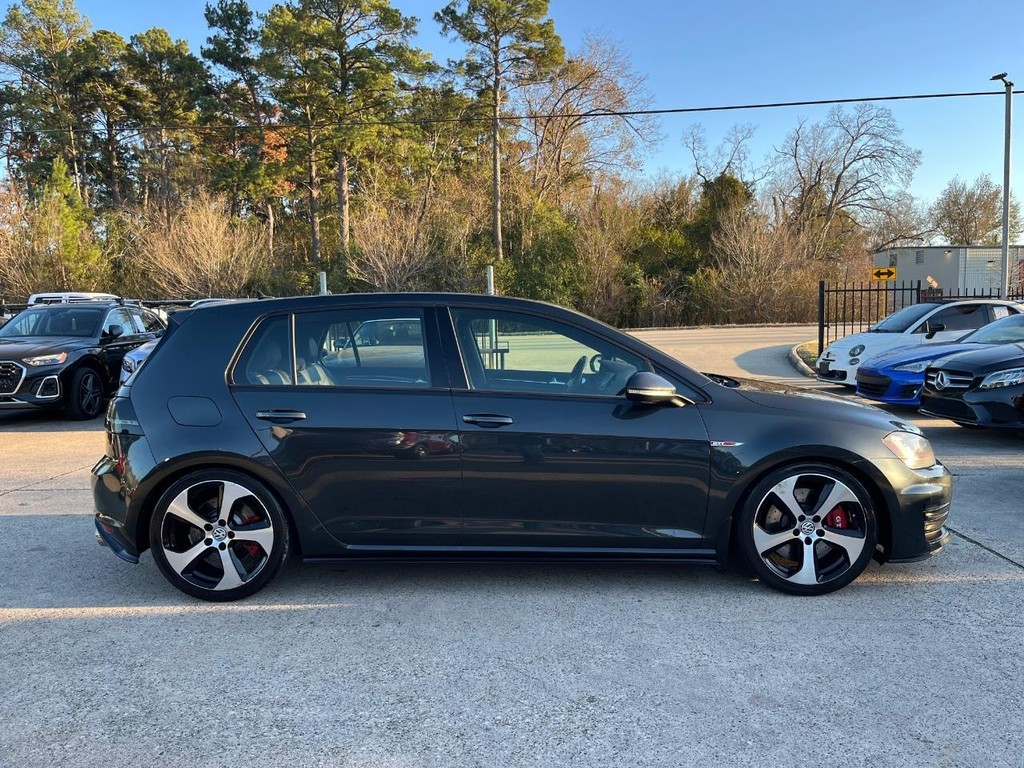 Volkswagen Golf GTI Vehicle Full-screen Gallery Image 05
