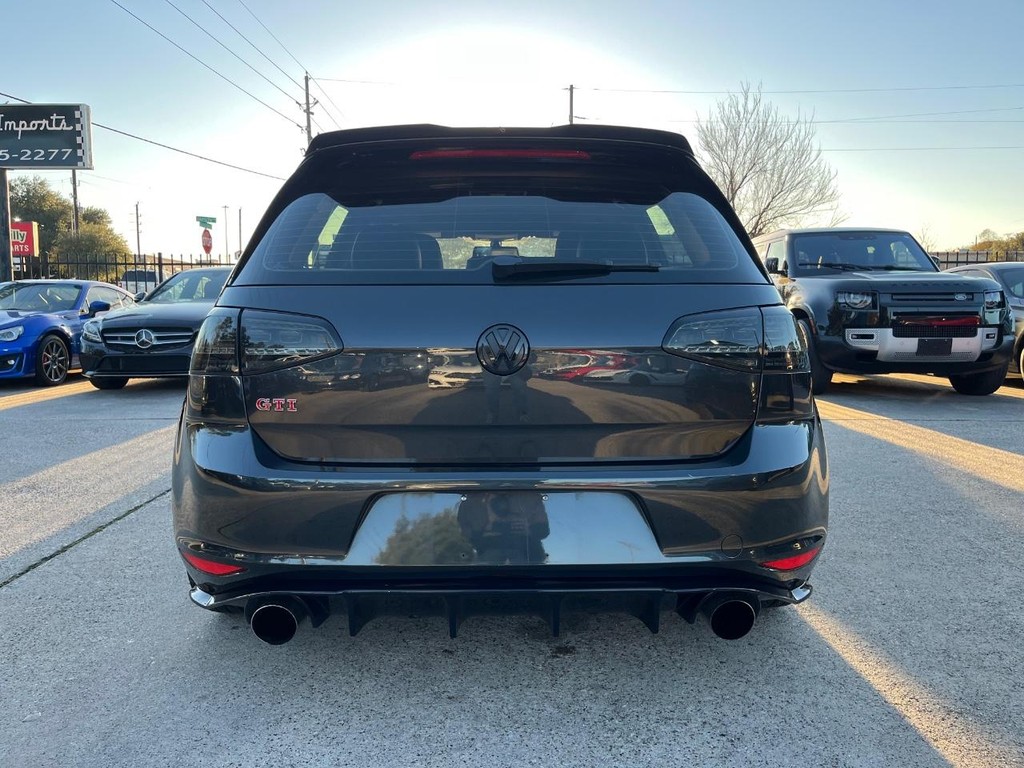 Volkswagen Golf GTI Vehicle Full-screen Gallery Image 07