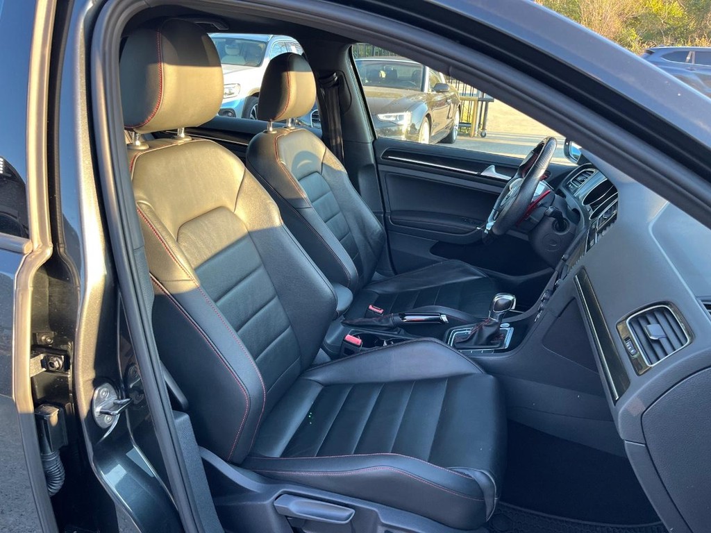 Volkswagen Golf GTI Vehicle Full-screen Gallery Image 14