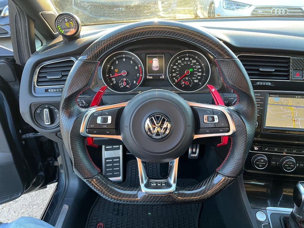 Volkswagen Golf GTI Vehicle Full-screen Gallery Image 20