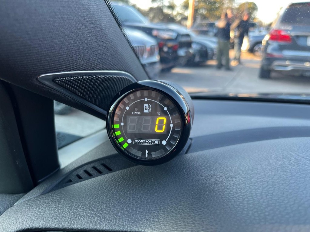 Volkswagen Golf GTI Vehicle Full-screen Gallery Image 25