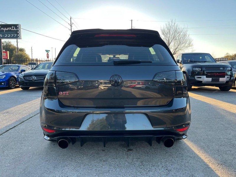 Volkswagen Golf GTI Vehicle Full-screen Gallery Image 07