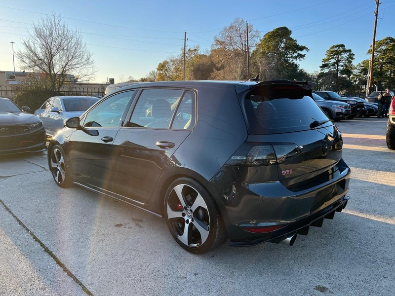 Volkswagen Golf GTI Vehicle Full-screen Gallery Image 08