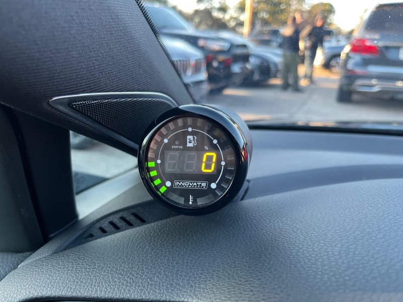 Volkswagen Golf GTI Vehicle Full-screen Gallery Image 25