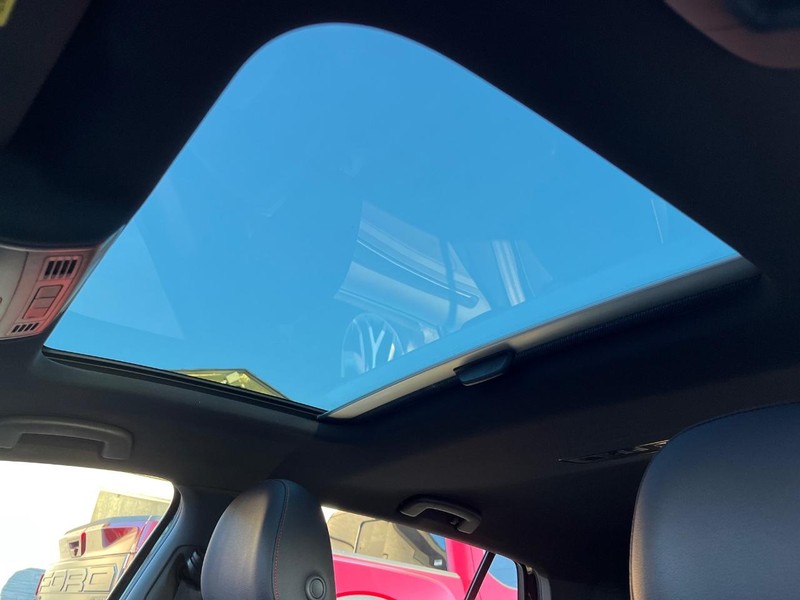 Volkswagen Golf GTI Vehicle Full-screen Gallery Image 28