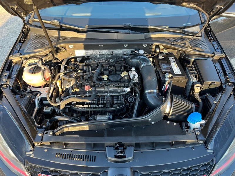 Volkswagen Golf GTI Vehicle Full-screen Gallery Image 30