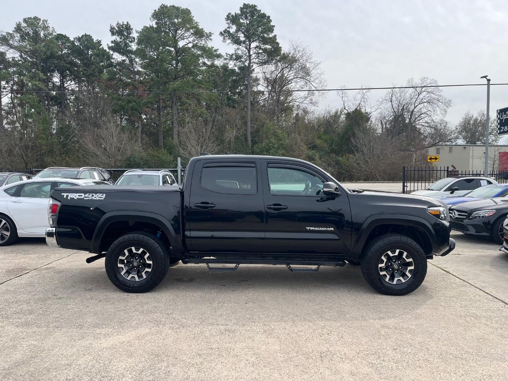 Toyota Tacoma 4WD Vehicle Full-screen Gallery Image 04