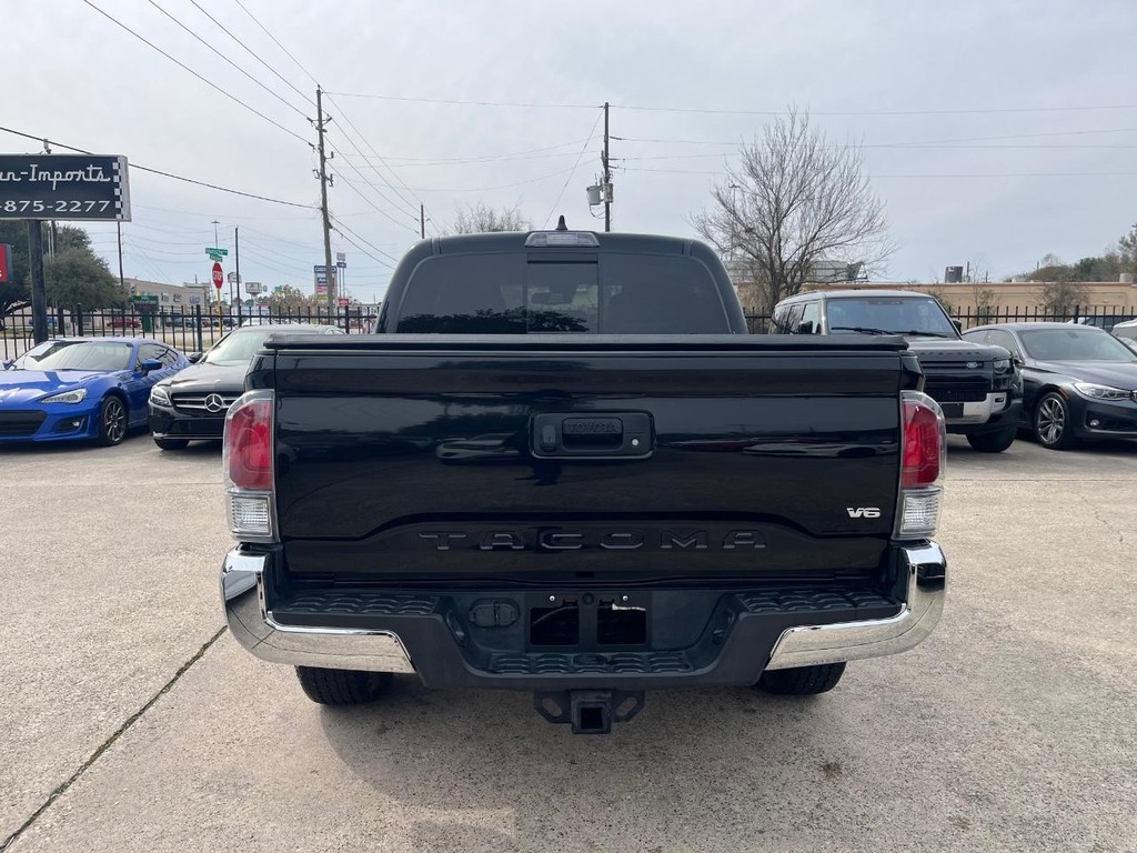 Toyota Tacoma 4WD Vehicle Full-screen Gallery Image 06