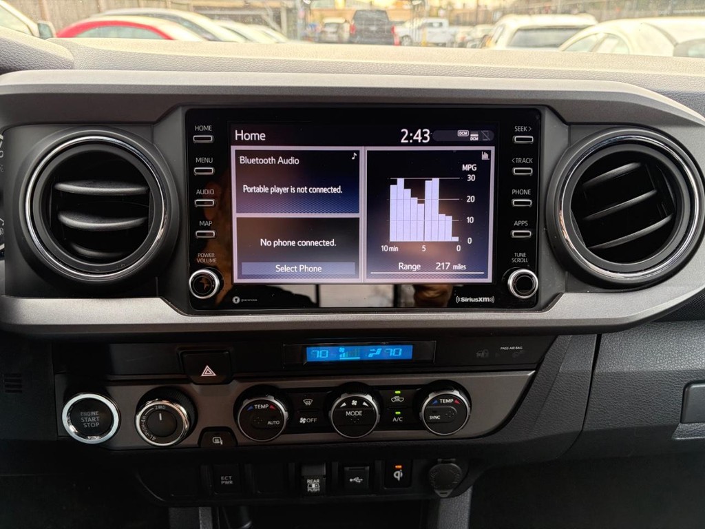 Toyota Tacoma 4WD Vehicle Full-screen Gallery Image 20