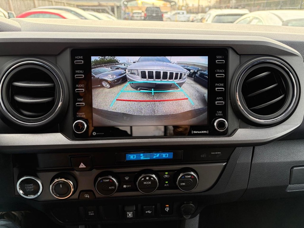 Toyota Tacoma 4WD Vehicle Full-screen Gallery Image 21