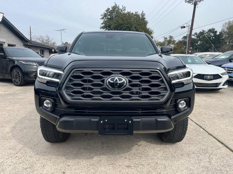 Toyota Tacoma 4WD Vehicle Full-screen Gallery Image 02