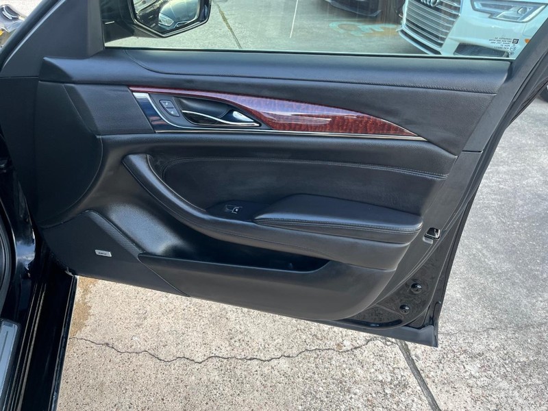 Cadillac CTS Sedan Vehicle Full-screen Gallery Image 15