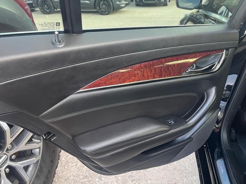 Cadillac CTS Sedan Vehicle Full-screen Gallery Image 17