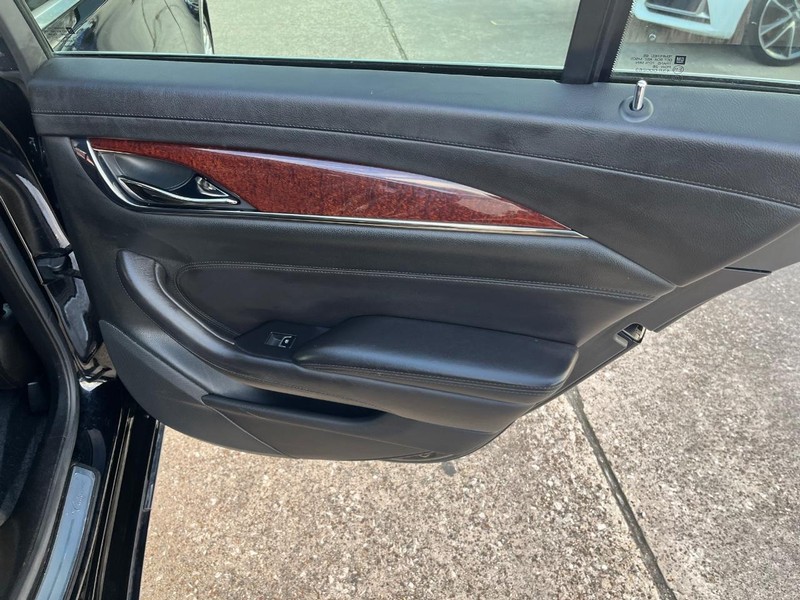 Cadillac CTS Sedan Vehicle Full-screen Gallery Image 19