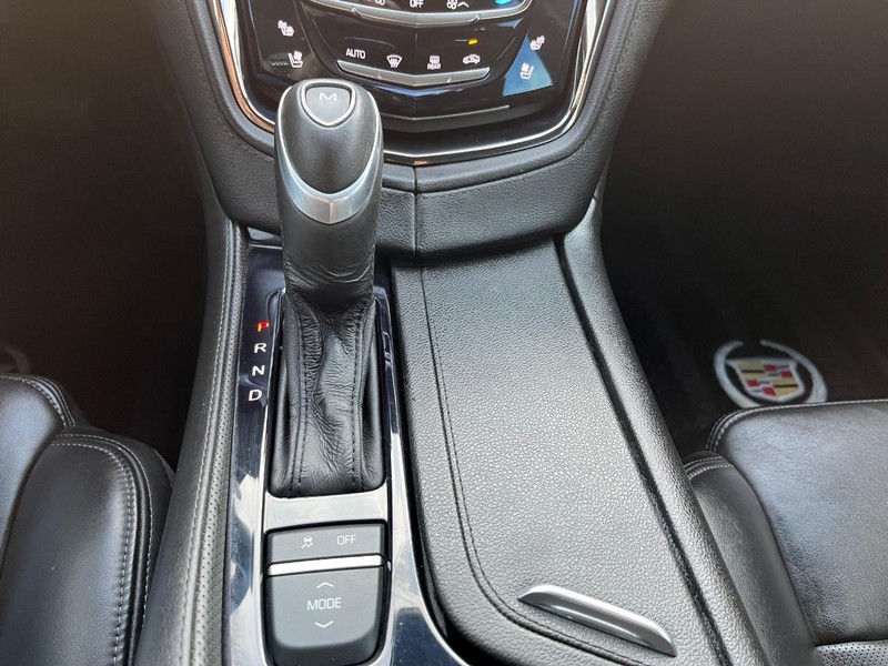 Cadillac CTS Sedan Vehicle Full-screen Gallery Image 23