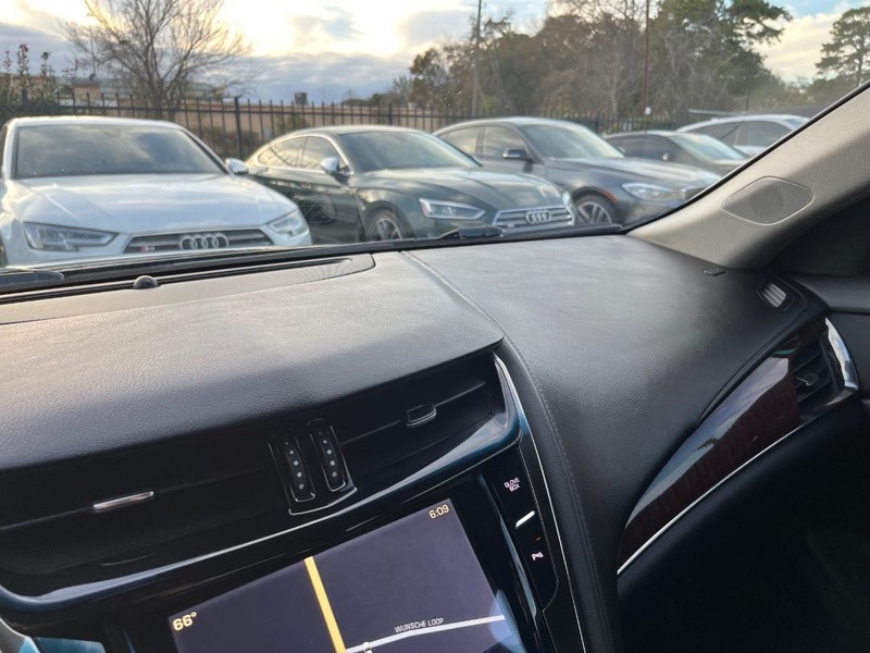 Cadillac CTS Sedan Vehicle Full-screen Gallery Image 24