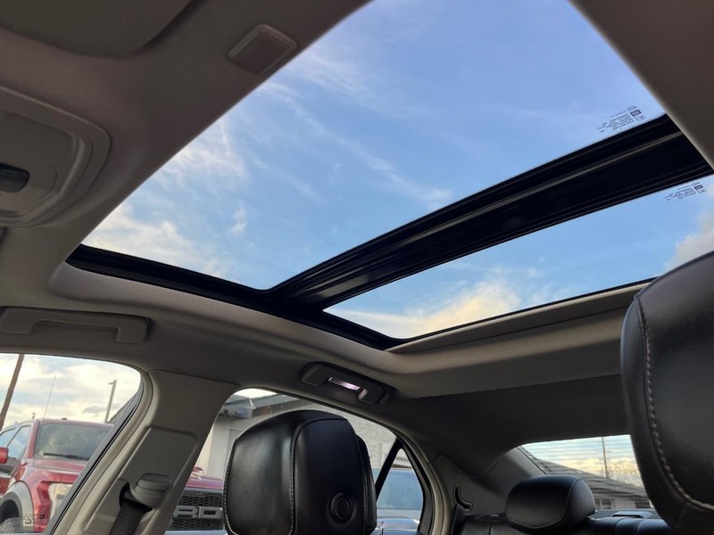 Cadillac CTS Sedan Vehicle Full-screen Gallery Image 26