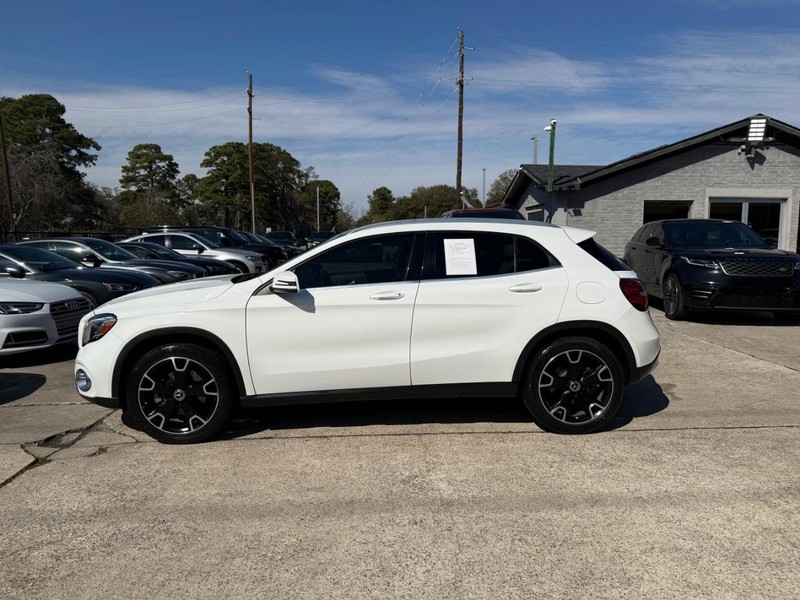 Mercedes-Benz GLA 250 Vehicle Full-screen Gallery Image 09