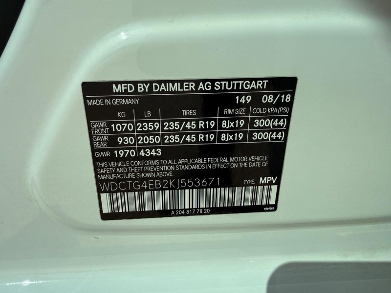 Mercedes-Benz GLA 250 Vehicle Full-screen Gallery Image 29