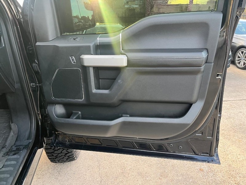 Ford F-150 Vehicle Full-screen Gallery Image 15