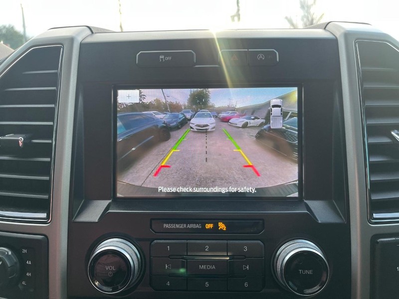 Ford F-150 Vehicle Full-screen Gallery Image 25