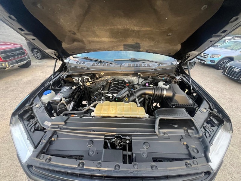 Ford F-150 Vehicle Full-screen Gallery Image 29