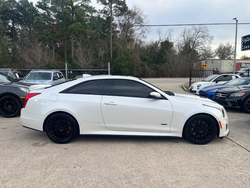 Cadillac ATS-V Coupe Vehicle Full-screen Gallery Image 05