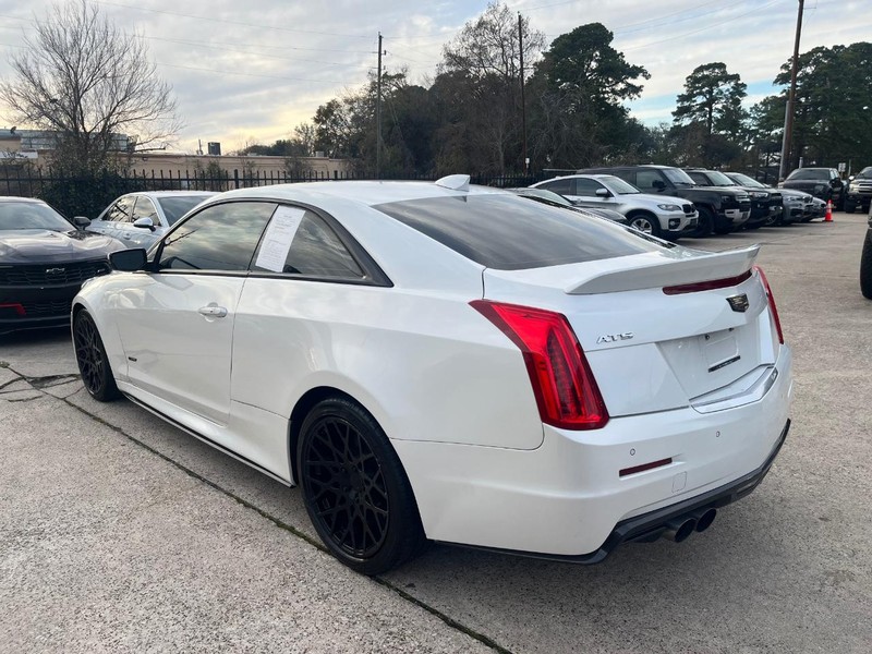Cadillac ATS-V Coupe Vehicle Full-screen Gallery Image 08