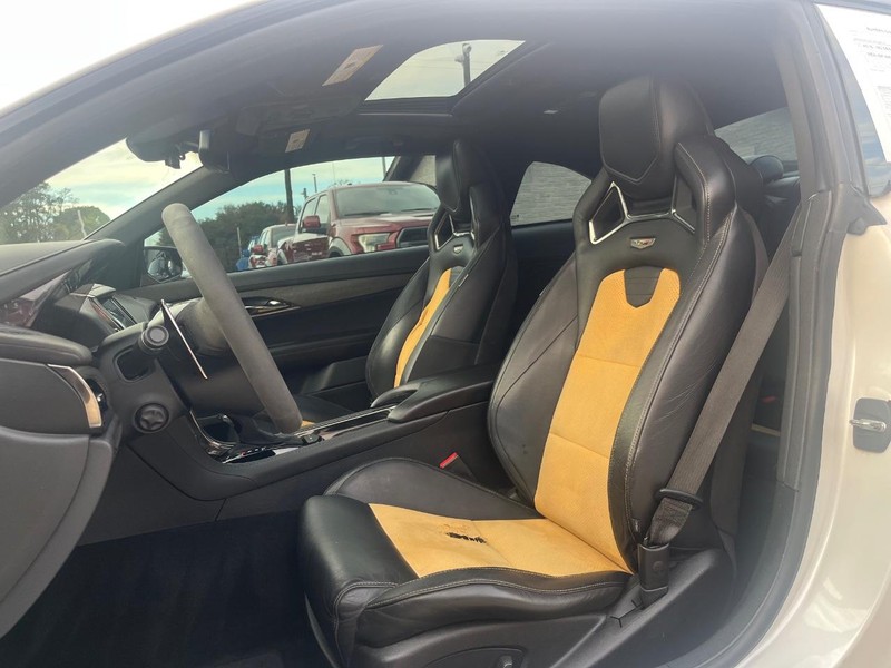 Cadillac ATS-V Coupe Vehicle Full-screen Gallery Image 11