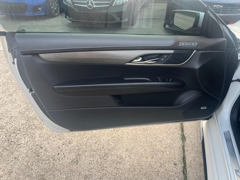 Cadillac ATS-V Coupe Vehicle Full-screen Gallery Image 12