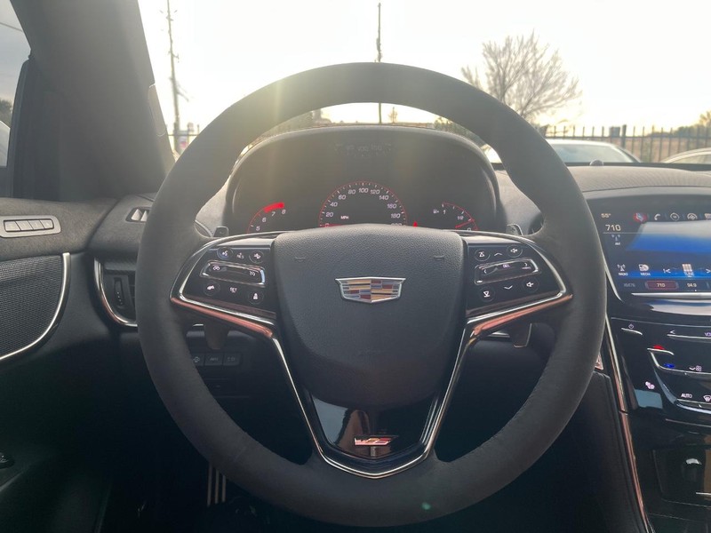 Cadillac ATS-V Coupe Vehicle Full-screen Gallery Image 18