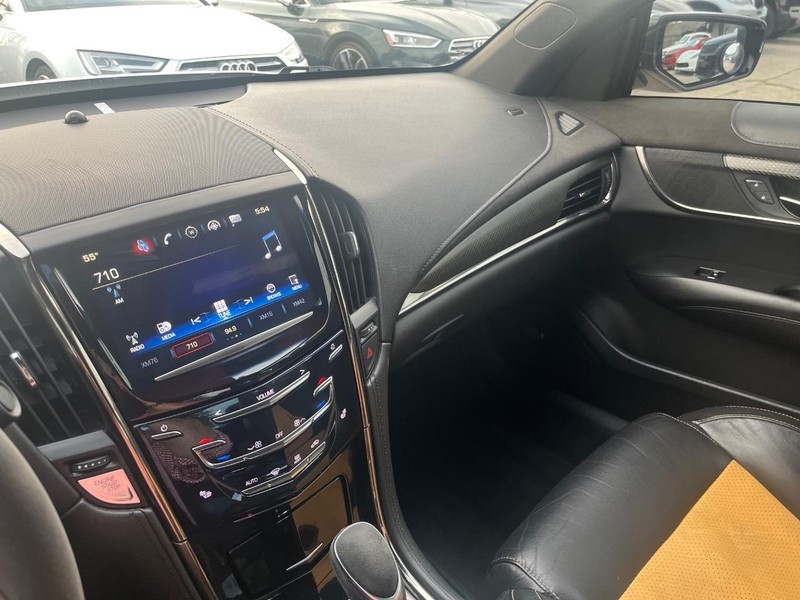 Cadillac ATS-V Coupe Vehicle Full-screen Gallery Image 22