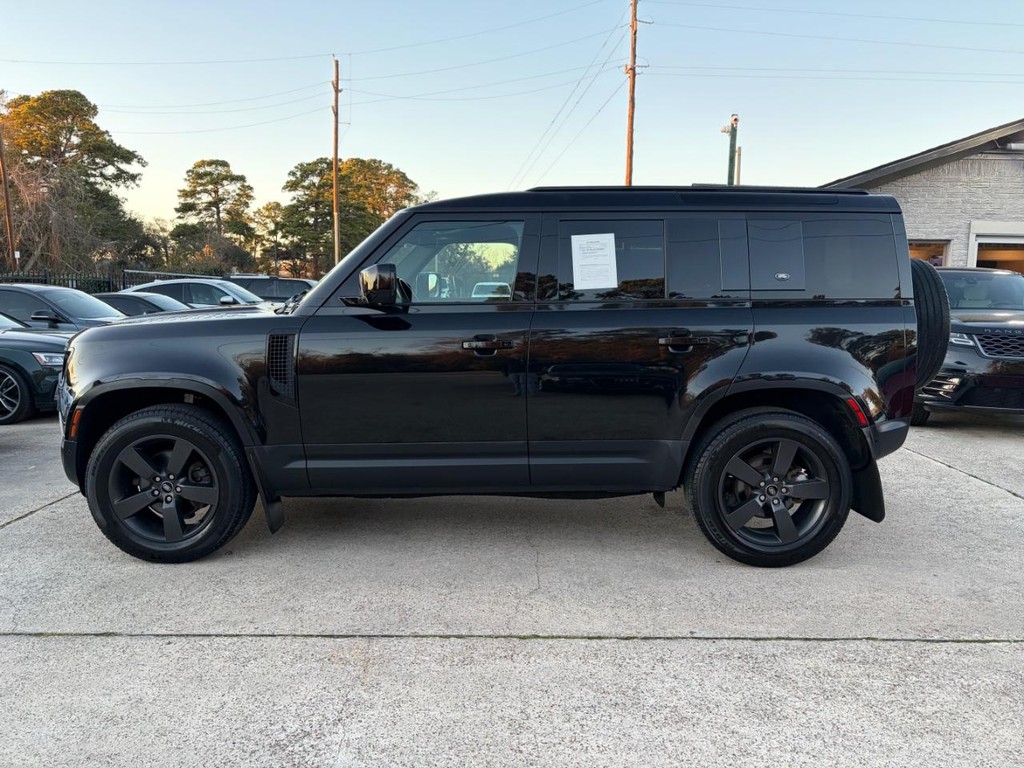 Land Rover Defender Vehicle Full-screen Gallery Image 09