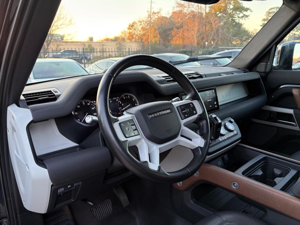 Land Rover Defender Vehicle Full-screen Gallery Image 10