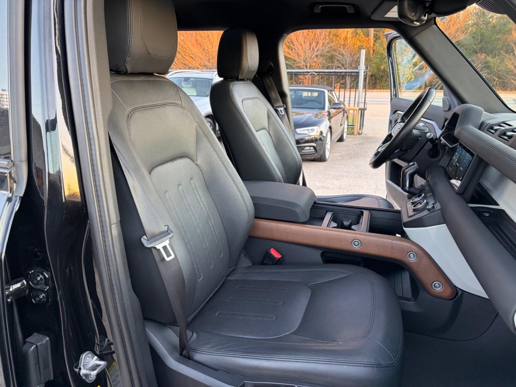 Land Rover Defender Vehicle Full-screen Gallery Image 14