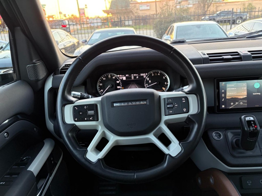 Land Rover Defender Vehicle Full-screen Gallery Image 20