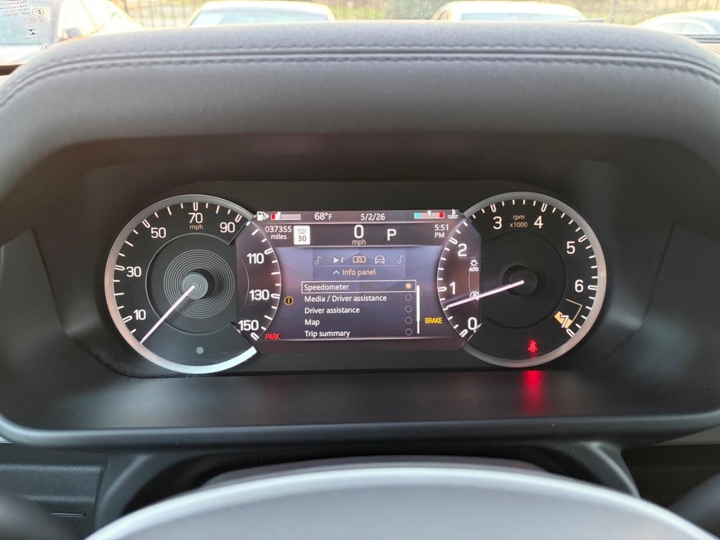 Land Rover Defender Vehicle Full-screen Gallery Image 21