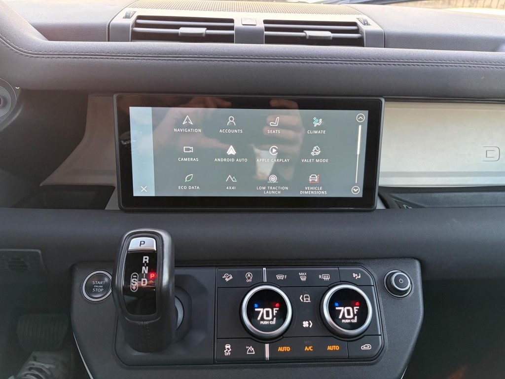 Land Rover Defender Vehicle Full-screen Gallery Image 22