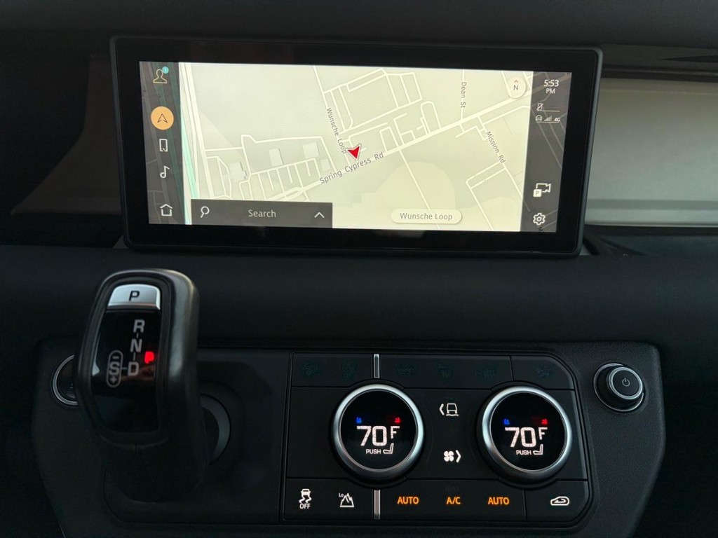 Land Rover Defender Vehicle Full-screen Gallery Image 23