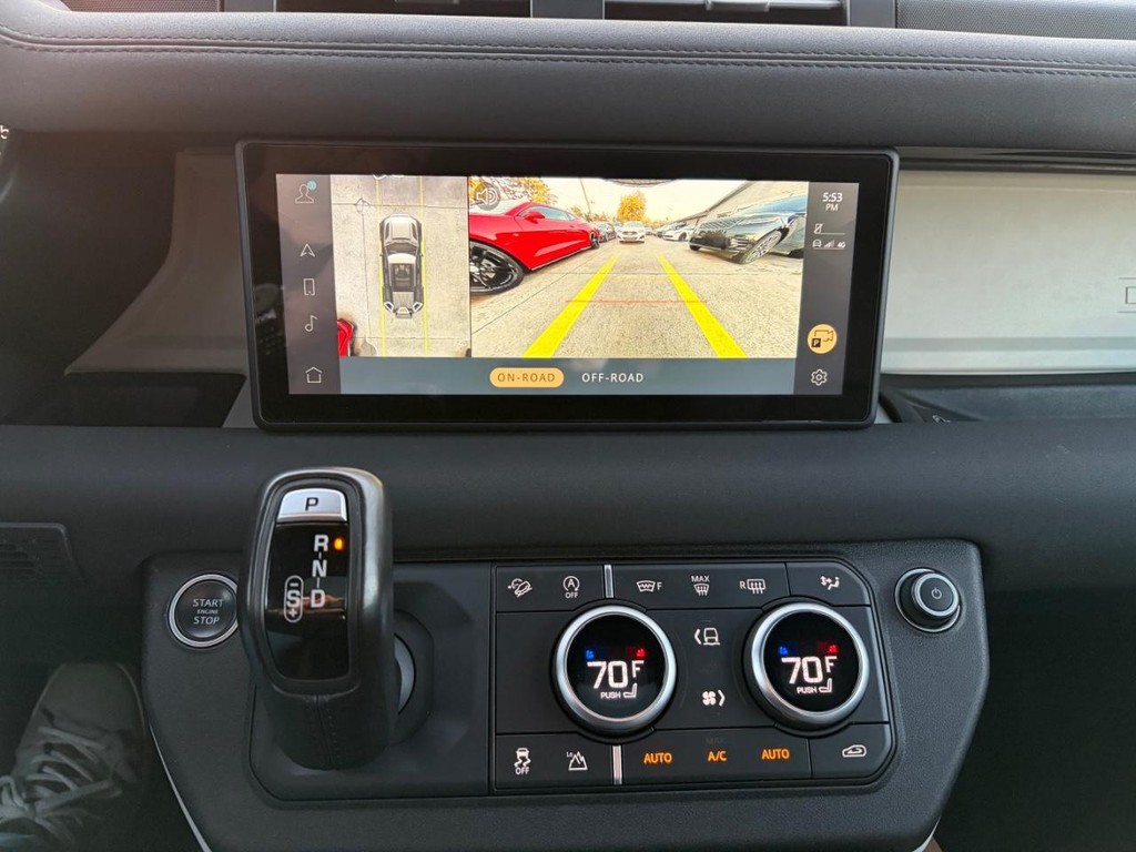 Land Rover Defender Vehicle Full-screen Gallery Image 24