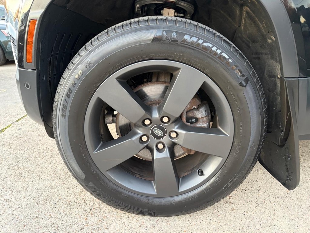 Land Rover Defender Vehicle Full-screen Gallery Image 27