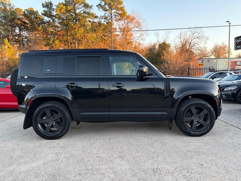 Land Rover Defender Vehicle Full-screen Gallery Image 05