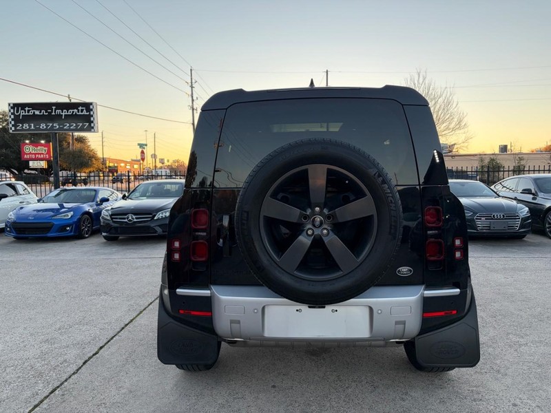 Land Rover Defender Vehicle Full-screen Gallery Image 07