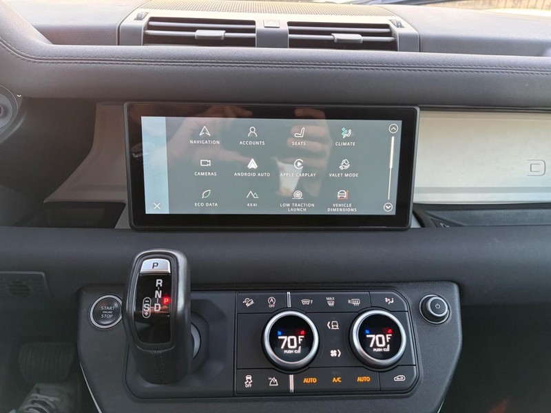 Land Rover Defender Vehicle Full-screen Gallery Image 22